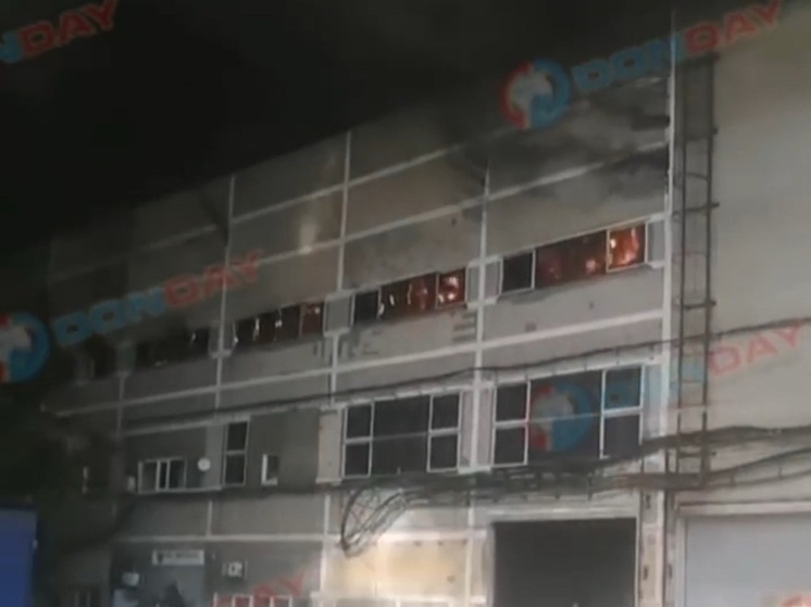 Крупный пожар на Орской в Ростове тушили 16 часов