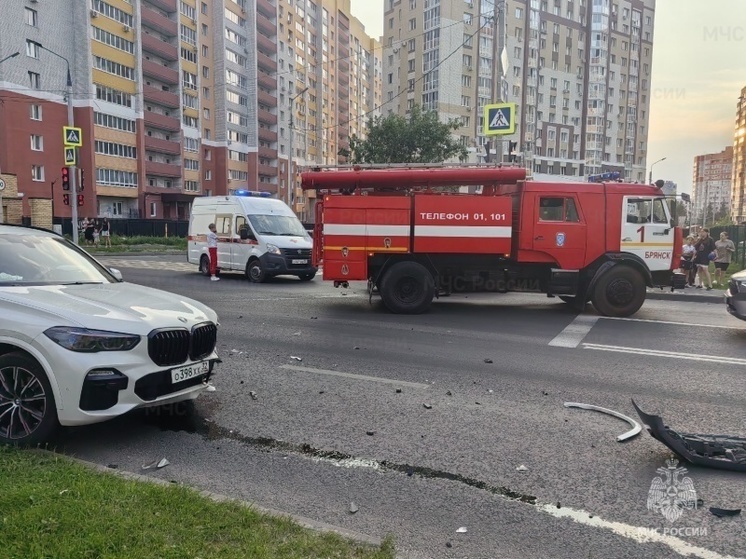 Брянские спасатели ликвидировали последствия ДТП в Советском районе