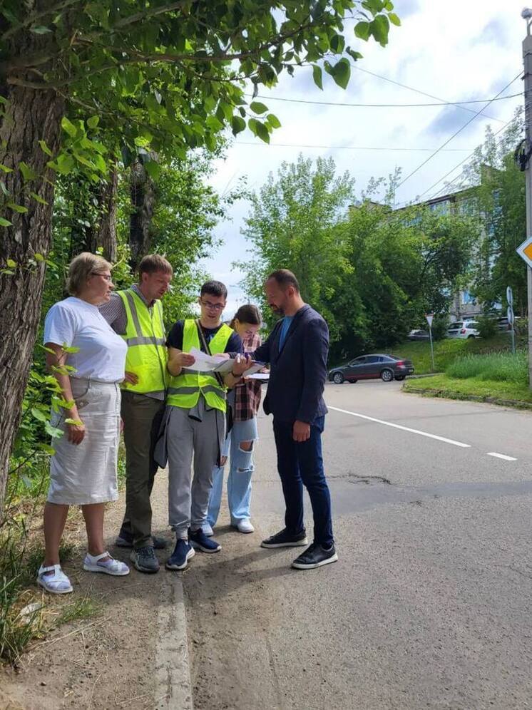 Депутаты думы Иркутска обсудили с жителями ремонт дорог и тротуаров