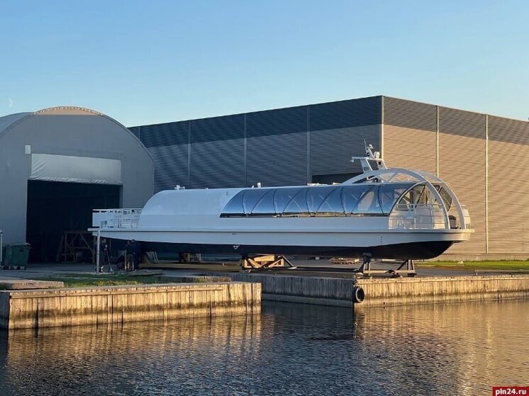 Экскурсионное судно “ИНИЯ” начинает работу в Пскове