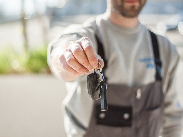 Автовладельцы в опасности: россиян предупреждают о новых схемах мошенников на СТО