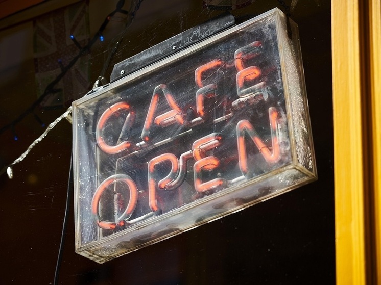 Эксперт Сигал: бизнес не спешит менять рекламные вывески из-за денежных затрат