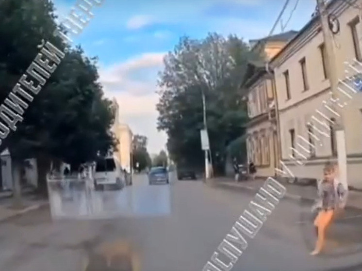 В Твери девочка чудом не попала под автомобиль