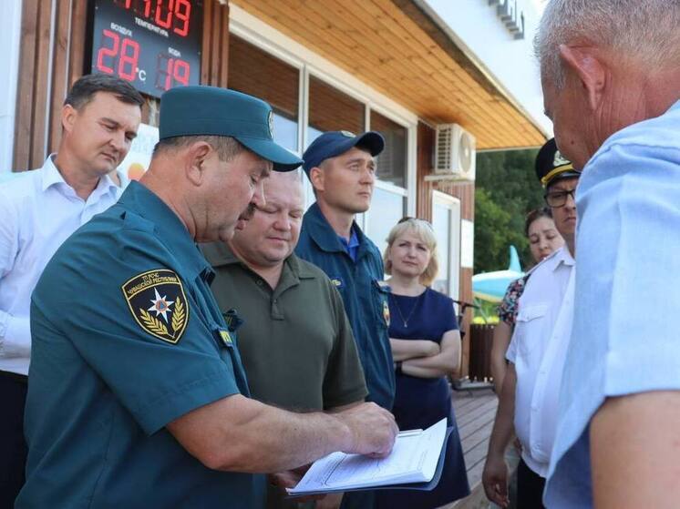 Спасатели, чиновники и общественники вышли на пляж обсуждать безопасность
