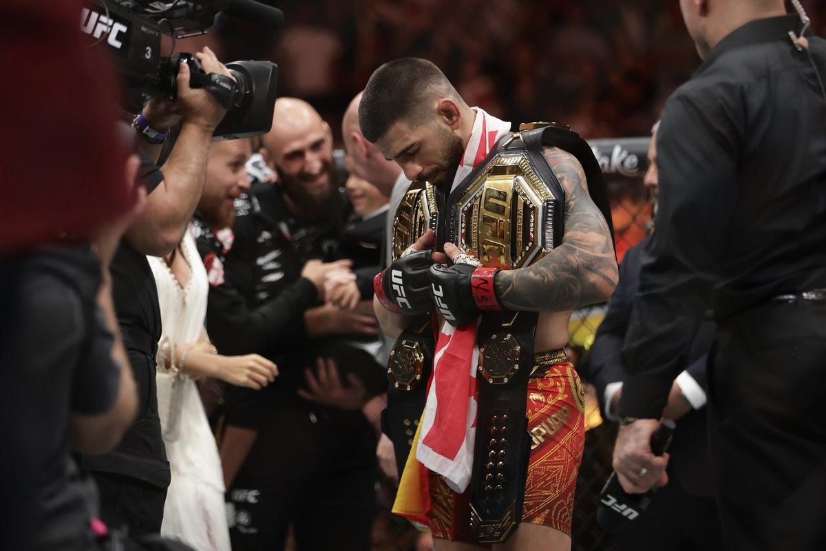Комментатор UFC назвал Илию Топурию суперзвездой