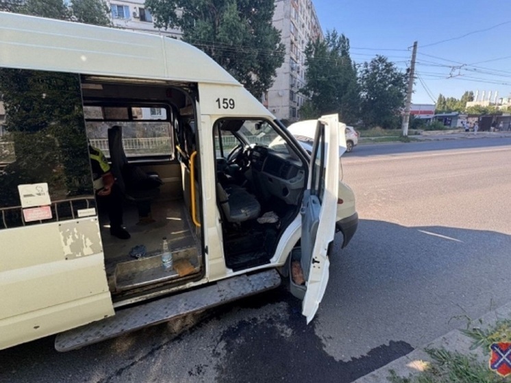  На западе Волгограда из-за разрыва патрубка в маршрутке пострадала пассажирка