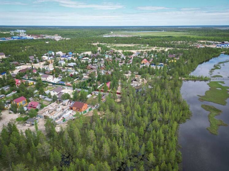 Глава Пуровского района объявил, что вода в зоне подтопления безопасна