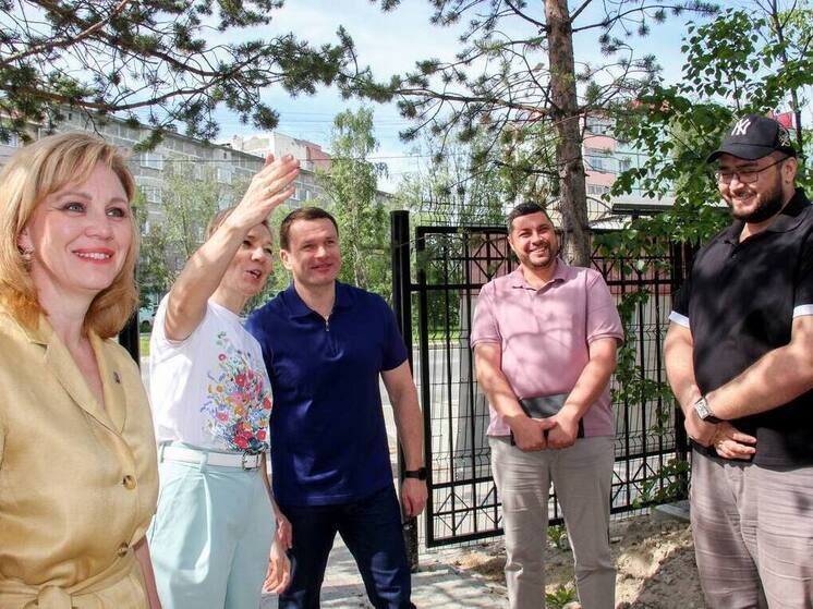 Глава района проверил ход ремонта городской стоматологии в Надыме