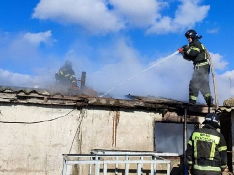 В Горностаевском округе случился пожар на складе