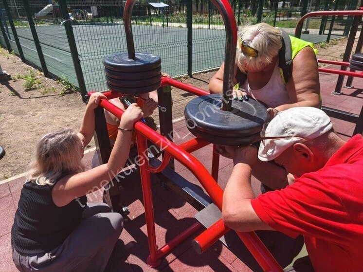 В донецком сквере «Строитель» вандалы повредили тренажер