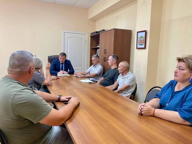 «Поезд здоровья» в Энергетике: более 500 жителей получили медицинскую помощь
В администрации посёлка прошло рабочее совещание под руководством главы Владимира Мирохина, где обсудили актуальные вопросы развития территории