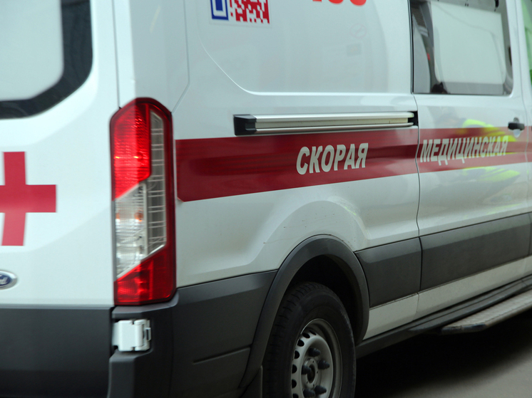 Два человека получили травмы при столкновении поезда и автомобиля на юго-востоке Москвы