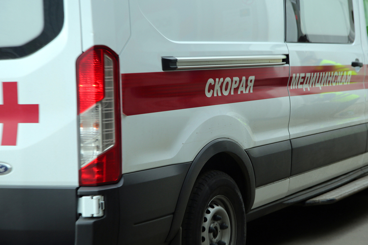 Два человека получили травмы при столкновении поезда и автомобиля на юго-востоке Москвы