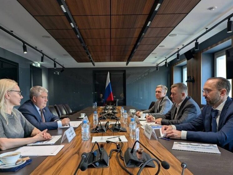 Строительство уникального курортно-оздоровительного комплекса «Русич» в городе Старая Русса повысит туристическую привлекательность Новгородской области. Перспективы развития туризма в регионе обсудил в ходе рабочей встречи в Москве врио губернатора Новгородской области Александр Дронов с руководством Корпорации Туризм.РФ. 