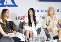 Когда-то коллектив группы «Фабрика» состоял из выпускниц проекта «Фабрика звезд»