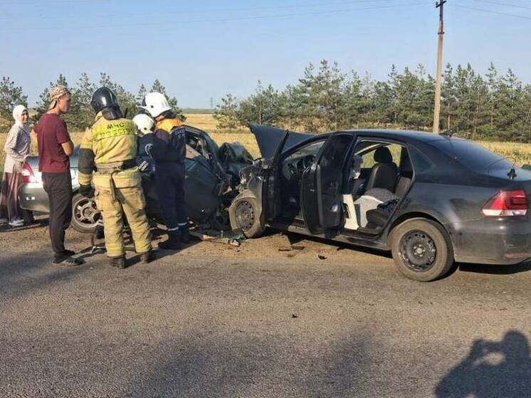 В Татарстане столкнулись две легковушки: четыре человека погибли