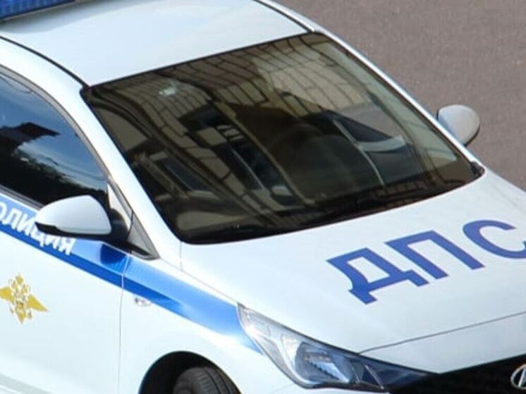 На Кингисеппском шоссе после ДТП загорелась фура