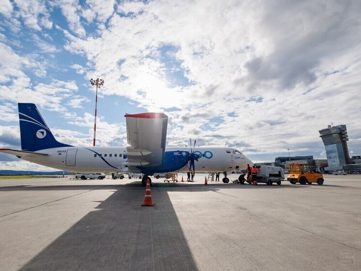 В «Кольцово» Михаилу Мишустину показали обновленный Ил-114-300