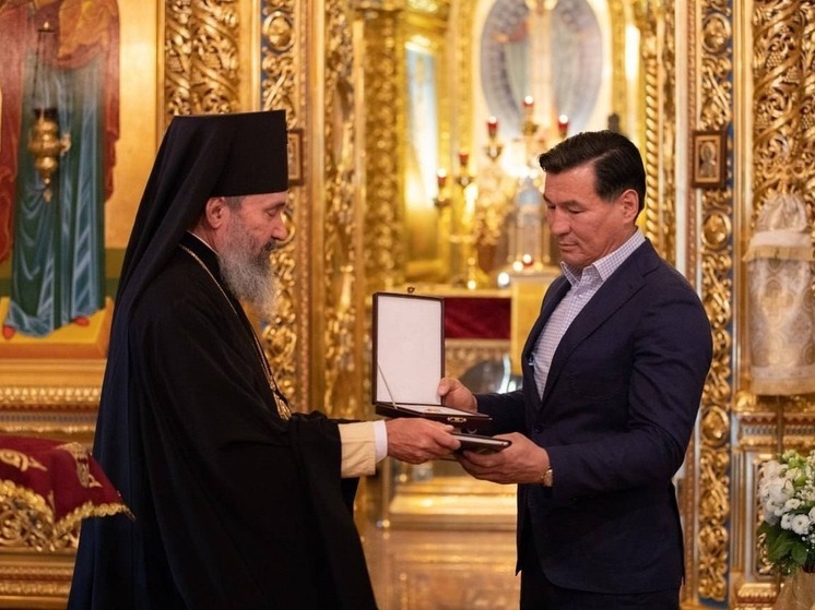 Главе Калмыкии вручили орден Славы и Чести III степени
