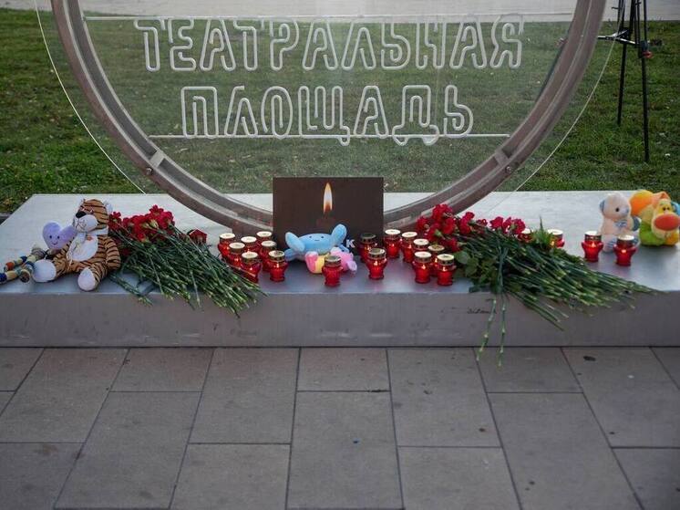 В Курске появился стихийный мемориал в память о погибших при атаке ВСУ по пляжу