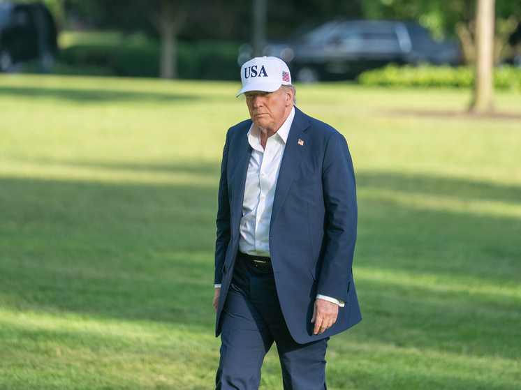 AP: Трамп критиковал Пентагон за приостановку помощи Киеву