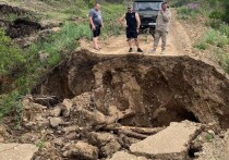 В Забайкальском крае в заказнике «Ульдургинский» в Карымском округе смыло дороги и мосты из-за сильных проливных дождей. Об этом 10 июля сообщили в telegram-канале Минприроды Забайкалья.