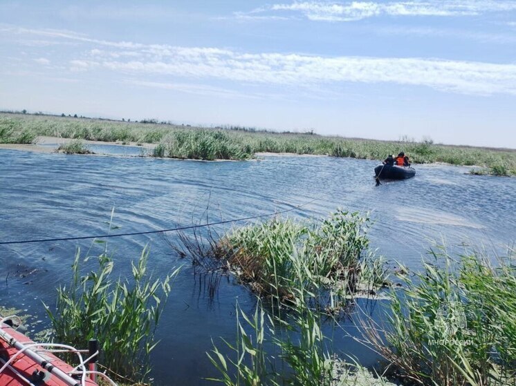 Семья с детьми оказалась в ловушке на воде в дельте Селенги — на помощь пришли спасатели Бурятии