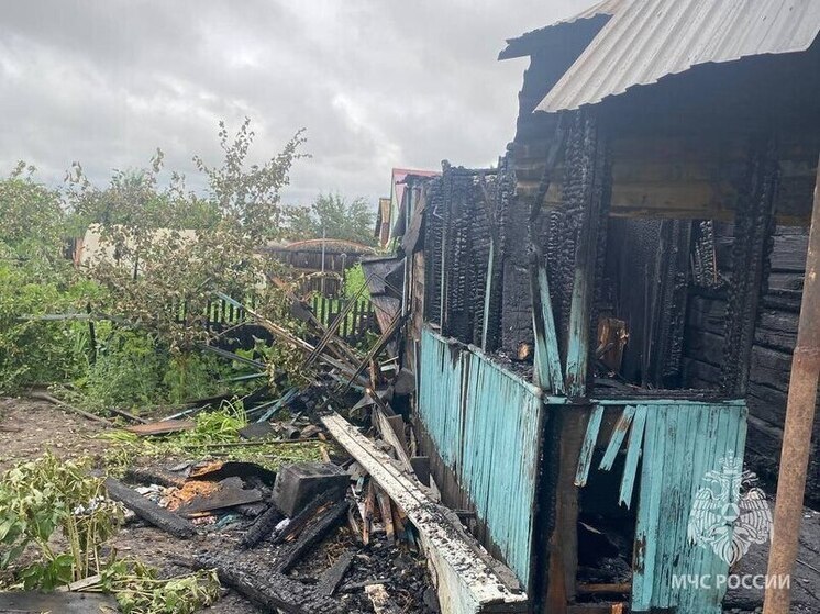 Жители Хакасии узнали о пожаре по треску шифера