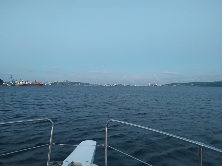 Человек за бортом: женщина утонула, упав с катера, в бухте Филлиповского в Приморье