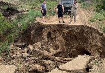 В Забайкальском крае кордон в заказнике «Ульдургинский» оказался отрезан от мира так как дорогу размыло дождем. Об этом 10 июля корреспонденту «МК в Чите» сообщили в пресс-службе министерства природных ресурсов Забайкальского края.