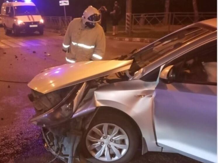 Авария произошла сегодня около полуночи на улице Мира