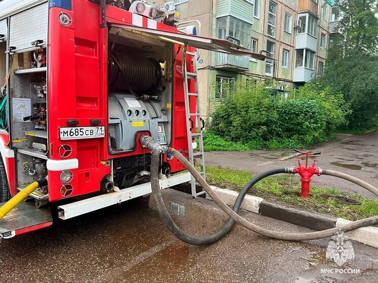 В Щекинском районе огонь охватил жилой дом