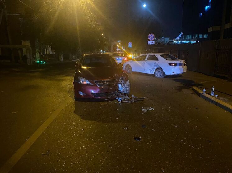 В Астрахани в ночной аварии пострадали два человека