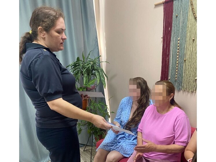 В Чебоксарах обсудили профилактику семейного неблагополучия с инспектором ПДН