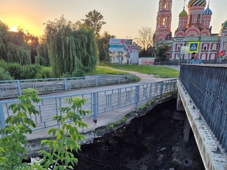 В Тамбове просел пешеходный мост через Студенец на въезде в город