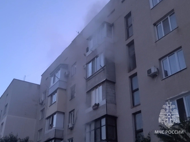 В Симферопольском районе 10 человек спасли при пожаре в многоквартирном доме