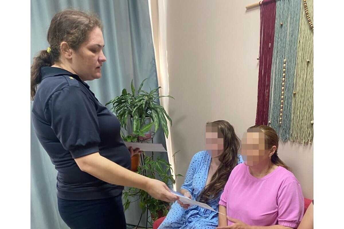 В Чебоксарах обсудили профилактику семейного неблагополучия с инспектором ПДН