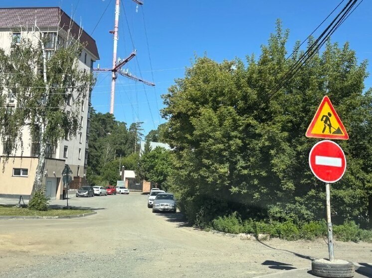 В нагорной части Барнаула из-за ремонта ограничат движение транспорта по дороге