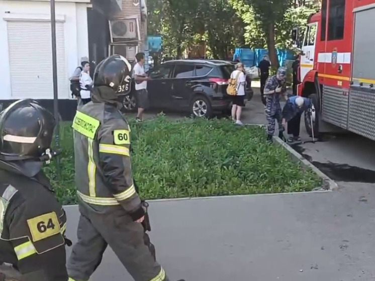 Свыше 35 жильцов эвакуировали из горящего дома в Пушкино сотрудники Росгвардии