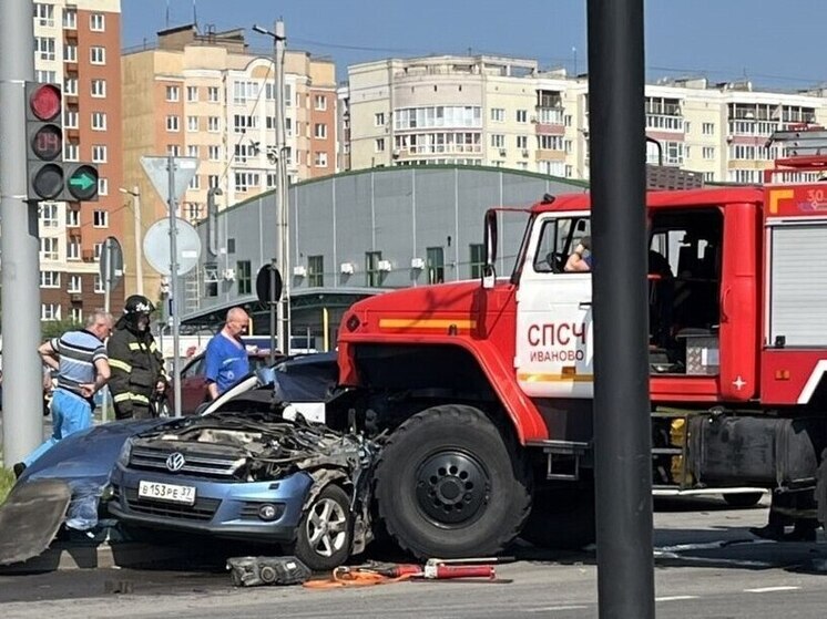 В Иванове в ДТП с автомобилем МЧС погибла 53-летняя женщина