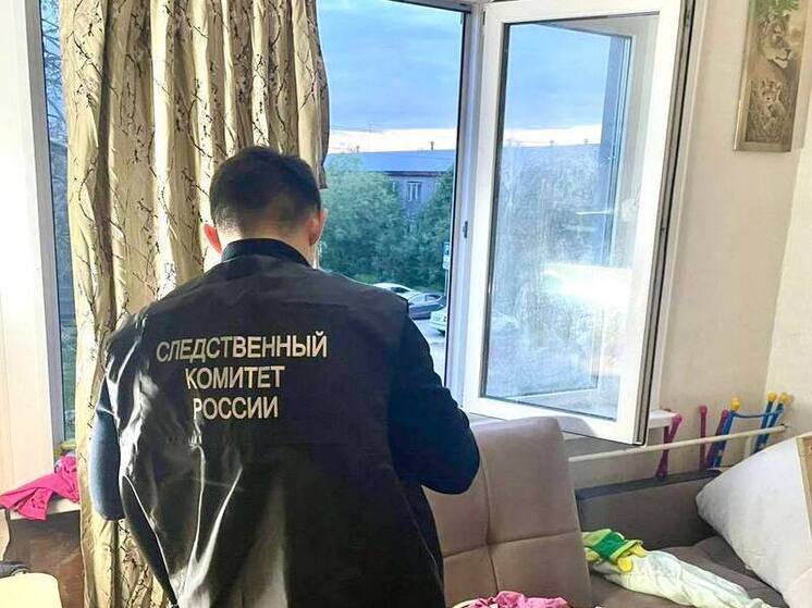 В Губкинском двухлетняя девочка выпала из окна