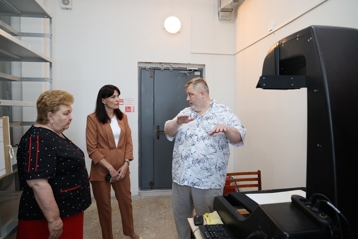 Замминистра культуры Чувашии проверила ход оцифровки архивных документов