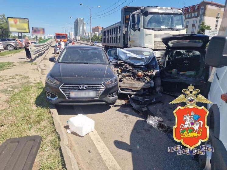 В массовом ДТП на Комсомольском проспекте в Люберцах пострадали люди