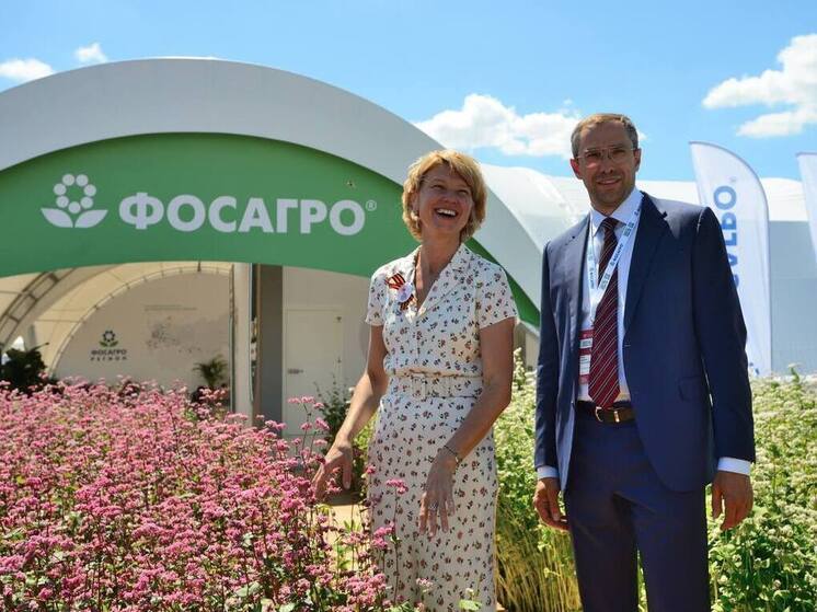 Комплексная агротехнология, представленная в этом году на стенде ФосАгро, обеспечивает и получение высоких и качественных урожаев