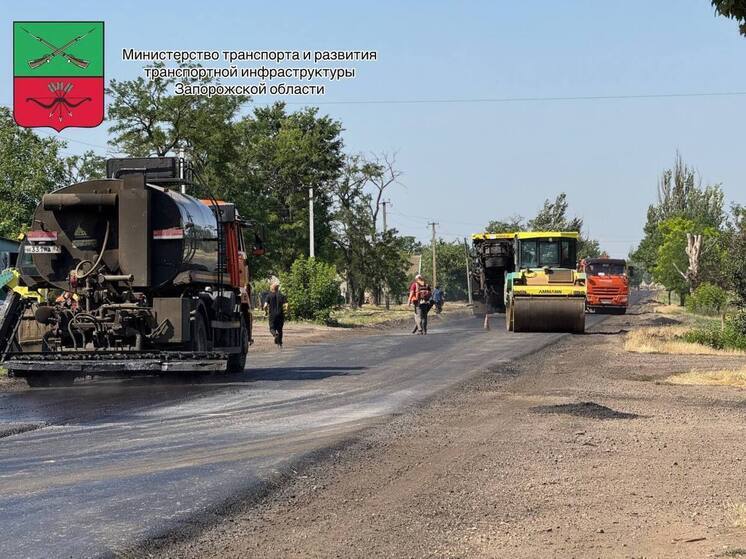 В Приазовском округе Запорожья восстанавливают автомобильные дороги