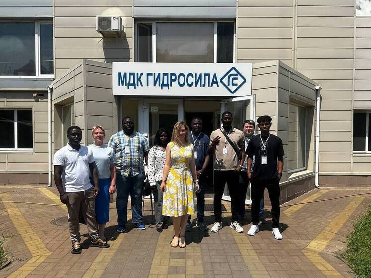 Африканские волонтёры посетили машиностроительные предприятия и музей Мелитополя