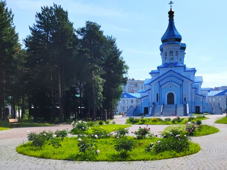 Пионовые аллеи Сургута расцвели несмотря на капризы погоды