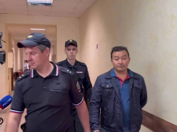 Решение было принято Центральным районным судом 3 июля. Александр Ким будет находиться в следственном изоляторе до 29 июля в связи с уголовным делом, возбужденным по части 4 статьи 159 Уголовного кодекса Российской Федерации, касающейся мошенничества в особо крупном размере.