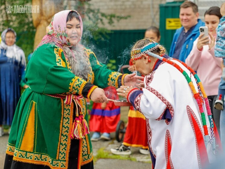 В Лабытнанги возле библиотеки установили чум, где можно пройти очищение огнем