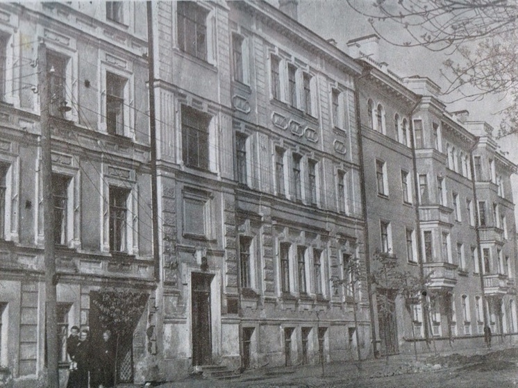 Casa de Chernov: A História de um Cortiço de Pskov